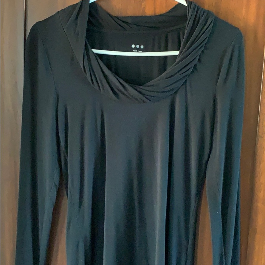 Three Dots Black Top
